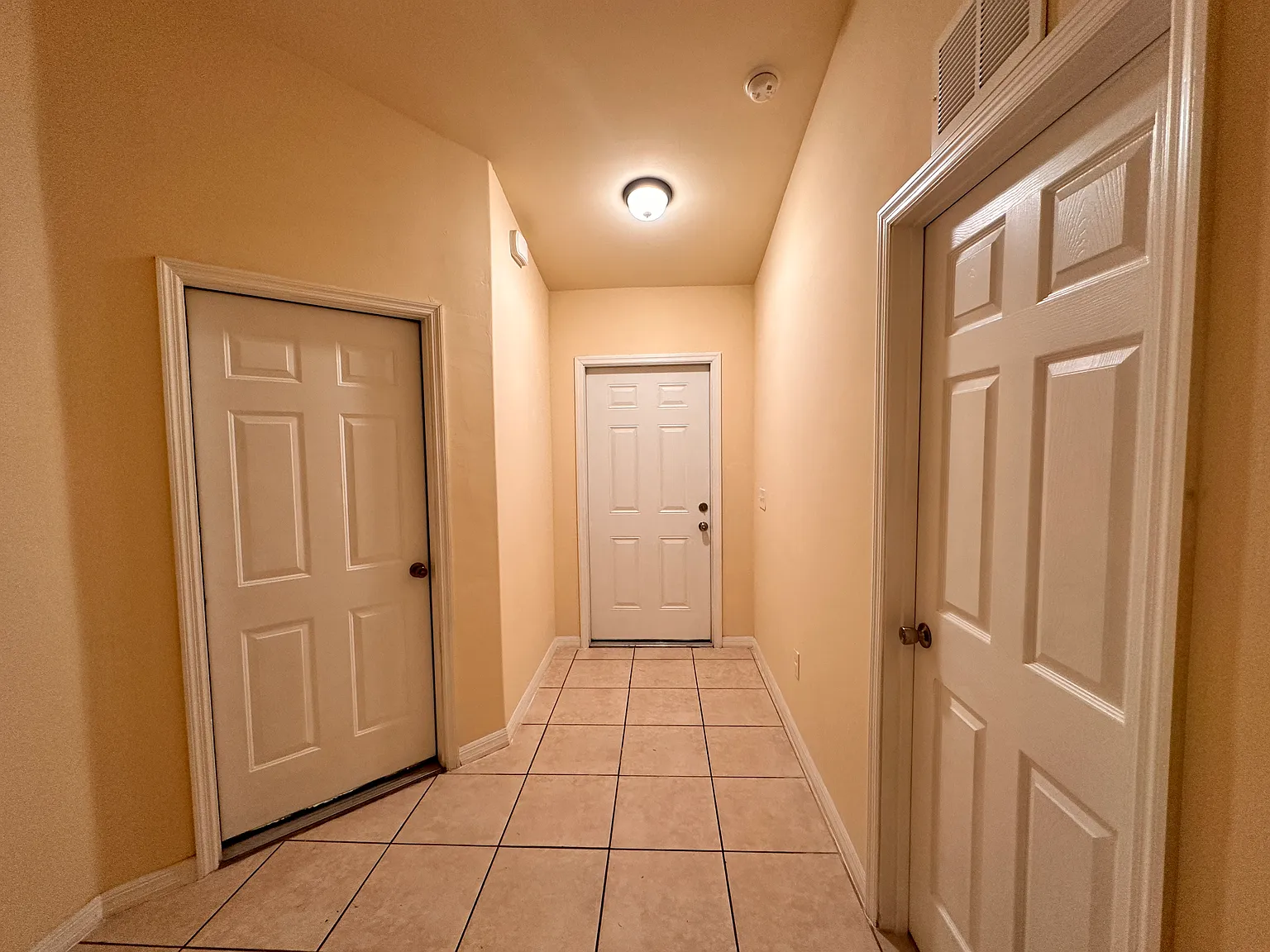 1431 Se 10th Ter — Photo 3