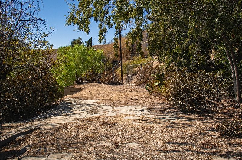 2nd image of 2806 Paradise Dr