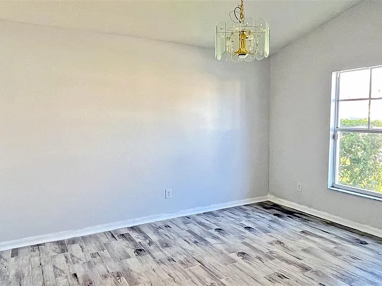 337 Silver Palms Cir — Photo 7