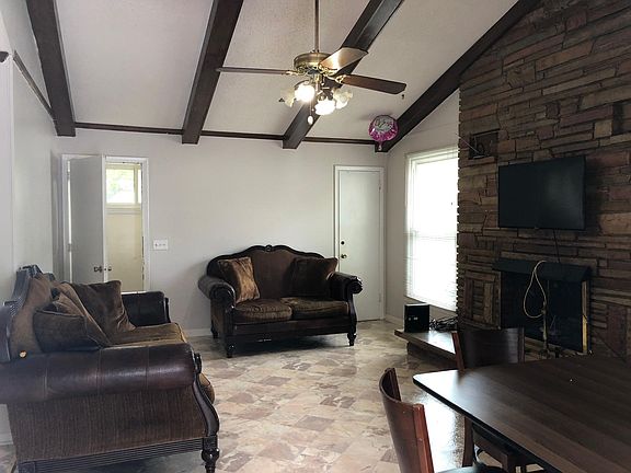 4th image of 2526 Edge O Lake Dr