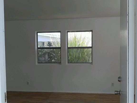 5th image of 313 W Avenue J9