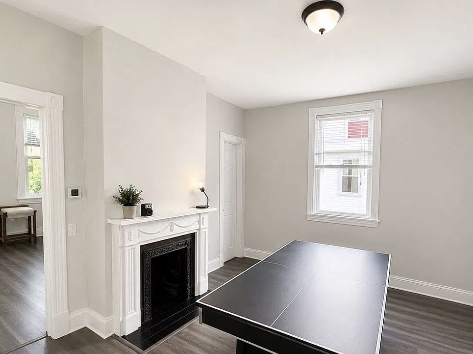 1st image of 261 Emming St APT 1