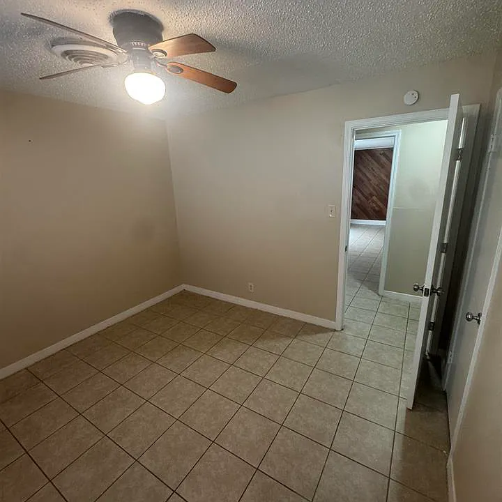 3726 Bowling Ln