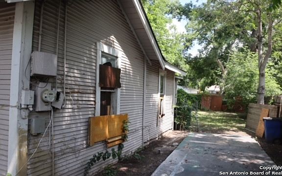 2nd image of 209 Weaver St