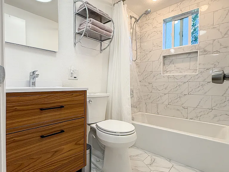6255 1/2 Saylin Ln — Photo 14