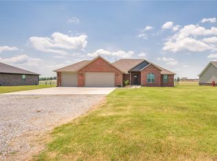 18185 Ridge Rd, Gravette, AR 72736