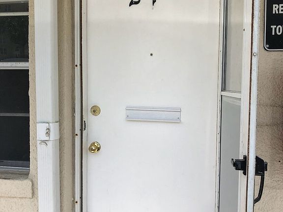3rd image of 1023 1st St N APT 21