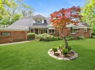 99 Brookside Dr, Manhasset, NY 11030