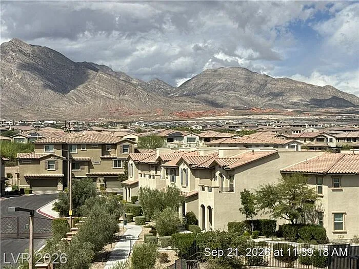 3 bed, 3.5 bath, 1647 sqft, $2,425 — Photo 3