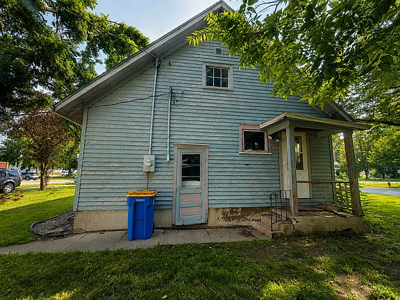5th image of 105 Central Ave W