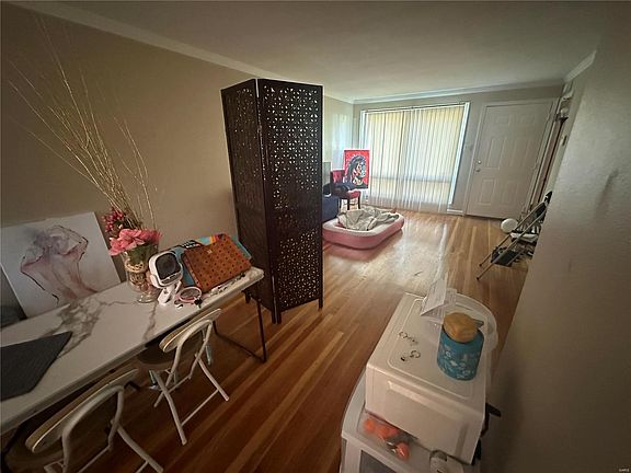 4th image of 9710 Calumet Dr