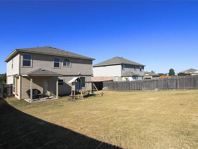 2705 Overton St — Photo 18