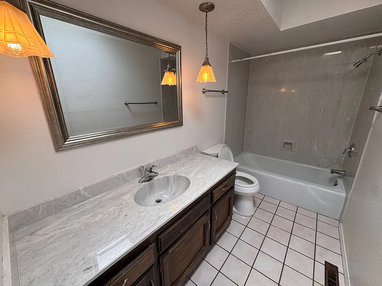 8902 Spain Rd NE — Photo 13