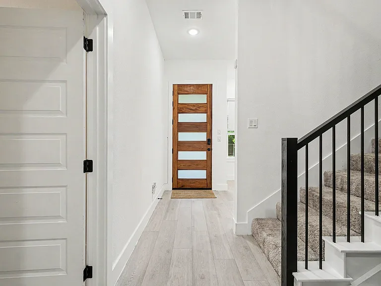 2742 Marjorie Ave — Photo 7
