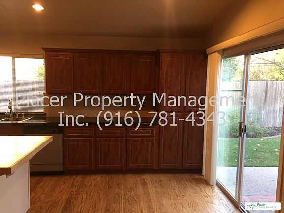 3rd image of 1452 Zinnia Way