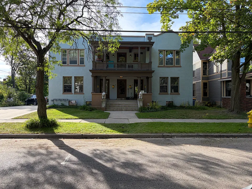 267 Charles Ave SE