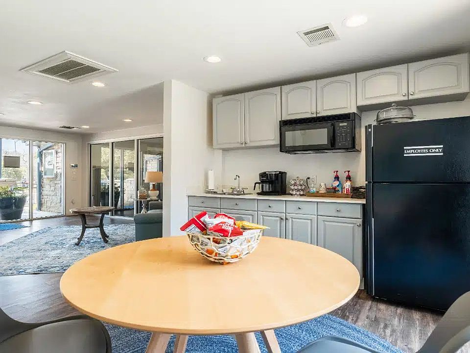 Community-kitchen-in-resident-clubhouse
