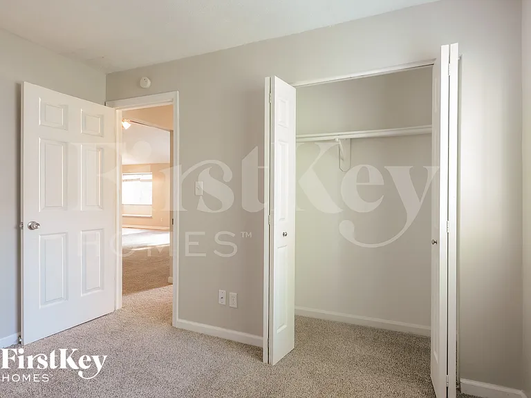 274 Meadow Glen Dr — Photo 12