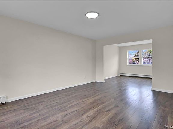 5th image of 85 Patchogue Avenue