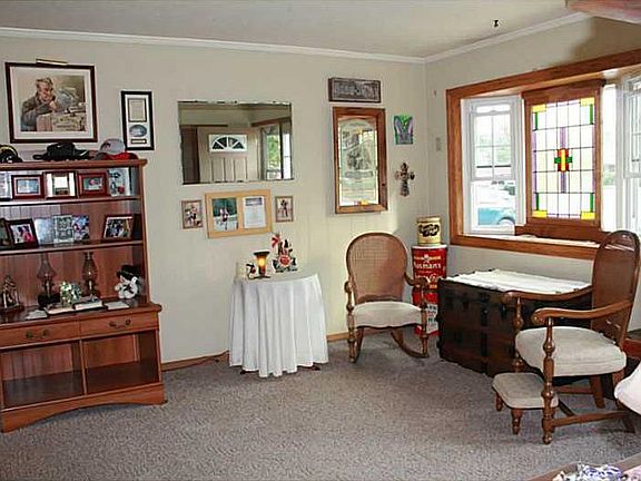 3rd image of 900 Evergreen Dr