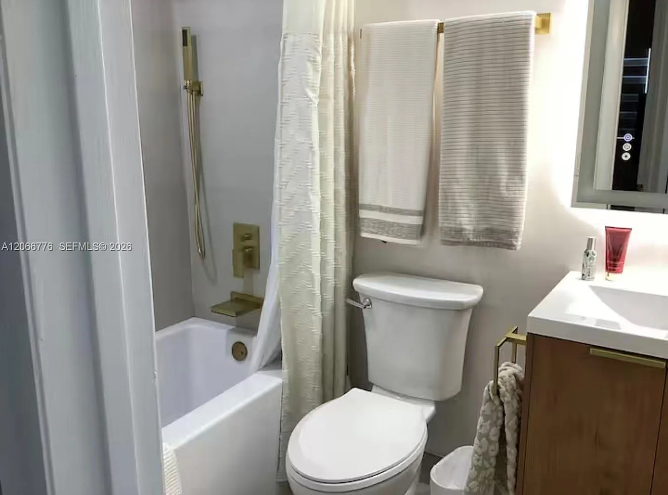 Delphi Towers Condo — Photo 4
