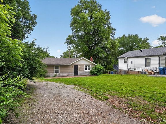 3rd image of 10040 Bon Oak Dr