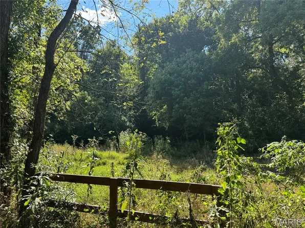 375 Griffith Ln, Chesterfield, MO 63005