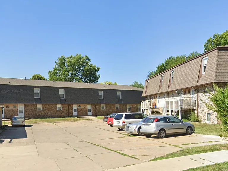 3 Bd Townhome — Photo 14