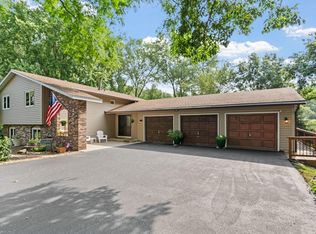2821 Saddlebrooke Cir, Minnetonka, MN 55305
