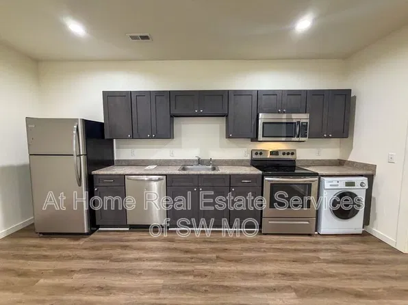 2009 E Grand St #A, Springfield, MO 65804
