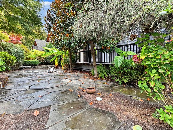 5th image of 1467 Enderby Ave