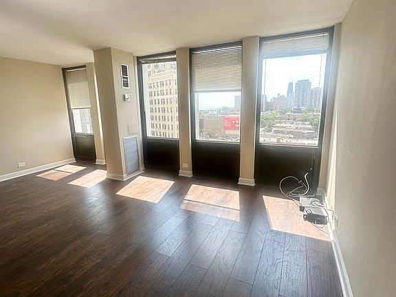 3rd image of 444 W Fullerton Pkwy APT 1605