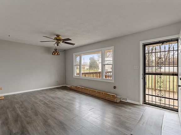 3rd image of 23563 Florence Ave