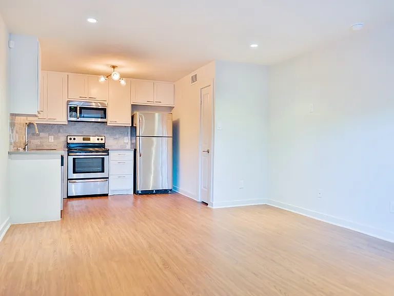 2043 Sul Ross St #8 — Photo 3