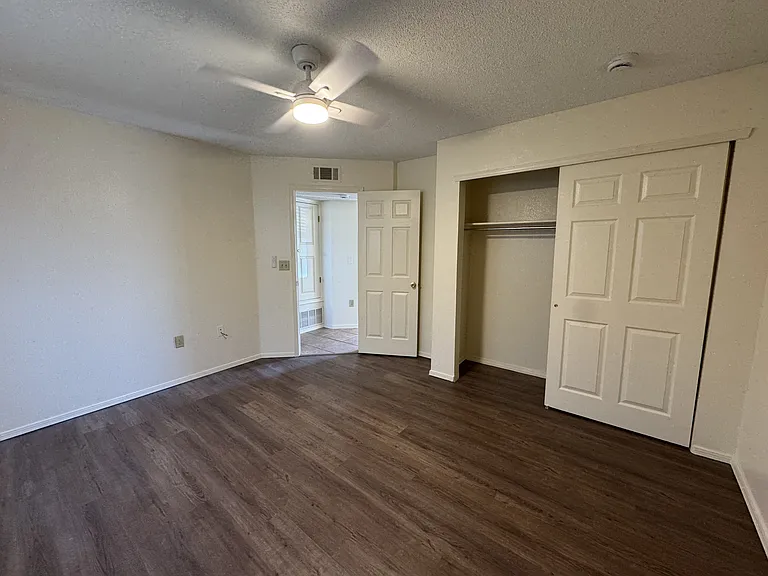 8715 Independence Dr #10 — Photo 5