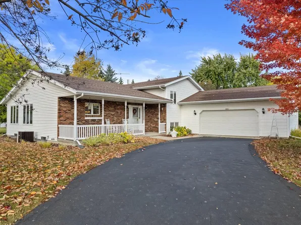 2601 Oakwood CIRCLE, Oshkosh, WI 54904