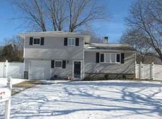 15 Wagner Dr, Coram, NY 11727