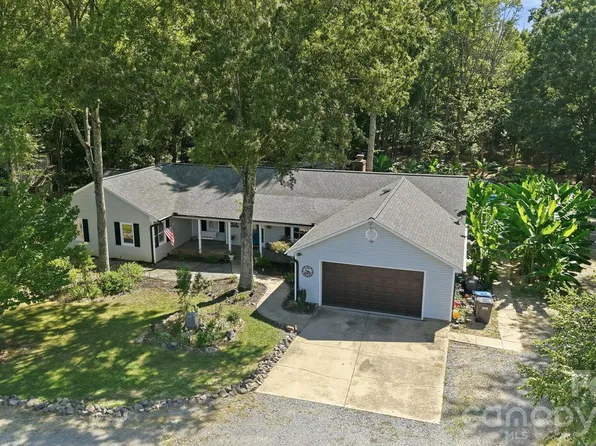 205 Dornoch Dr, Matthews, NC 28104