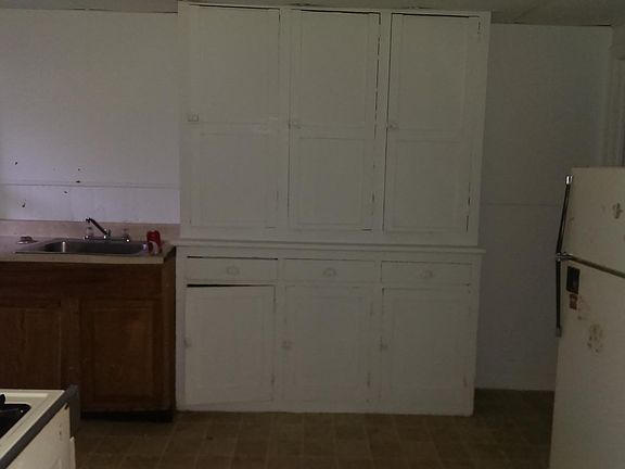 3rd image of 615 E 10th St #East