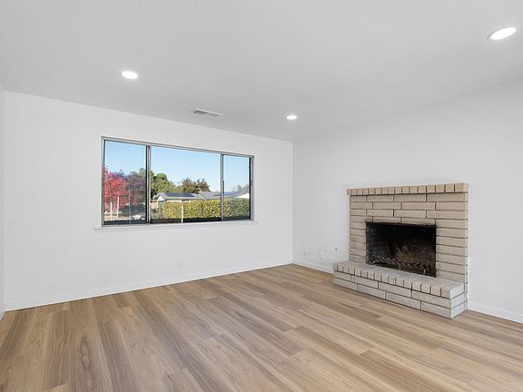 5th image of 221 E Modoc Avenue N