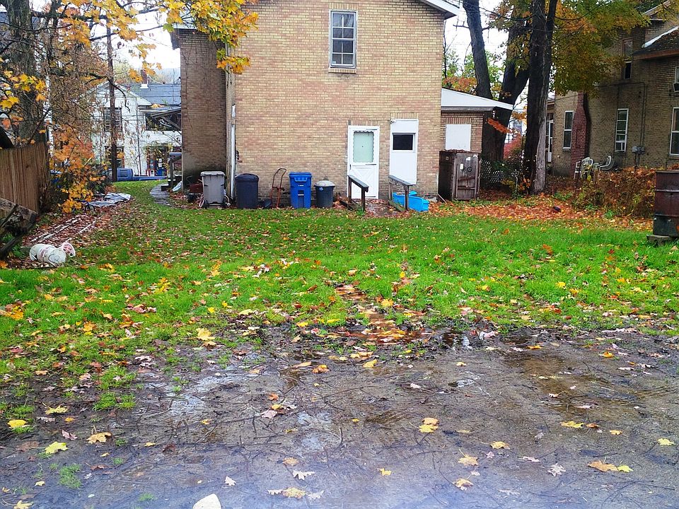2nd image of 1079 Liberty St.