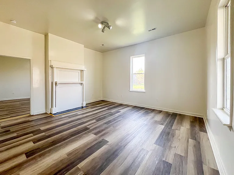 608 Halifax St — Photo 7