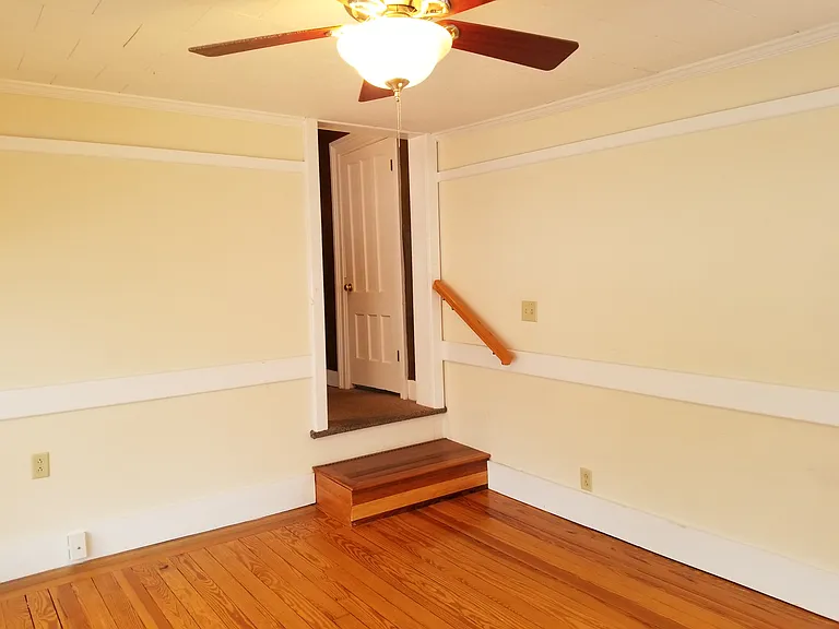 123 E 3rd St #3 — Photo 5