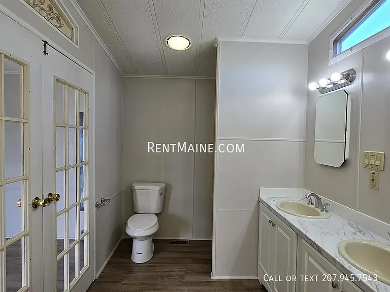 118 E St — Photo 11