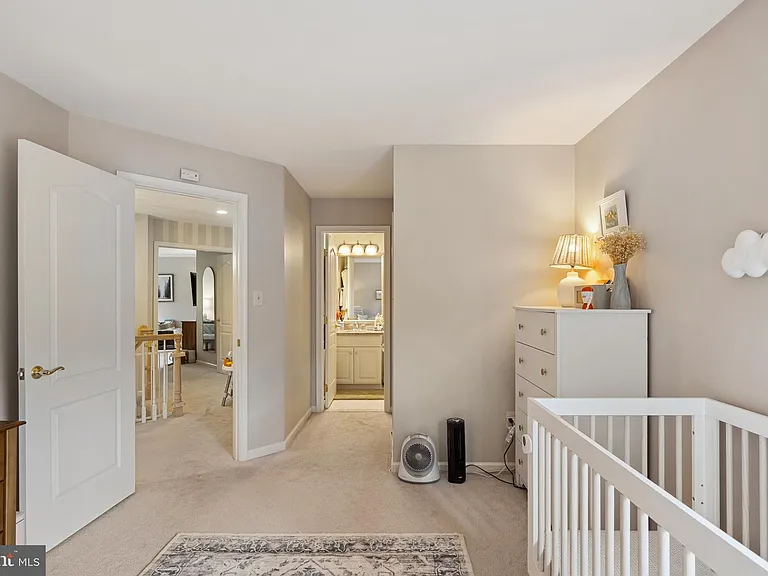 2207 Frank St — Photo 37