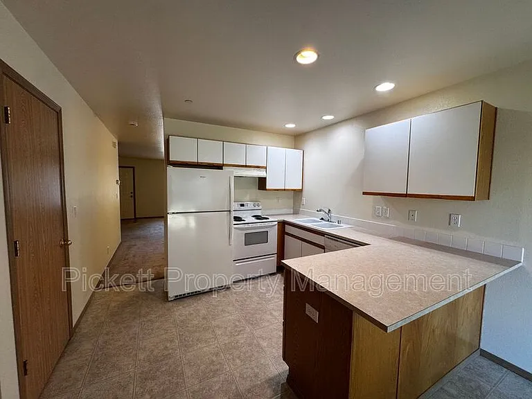 680 Northpark Ln — Photo 7