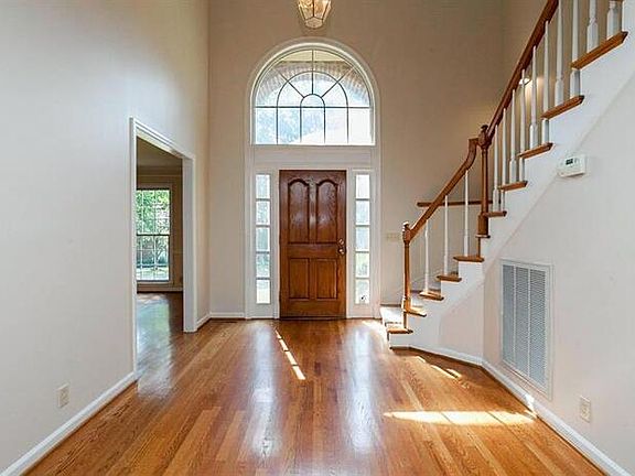2nd image of 118 Laural Hill Dr