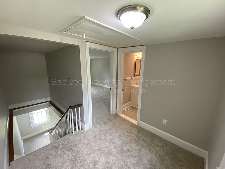 210 Milford St #B — Photo 8