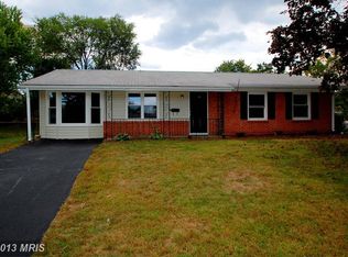 814 S Cypress Ct, Sterling, VA 20164