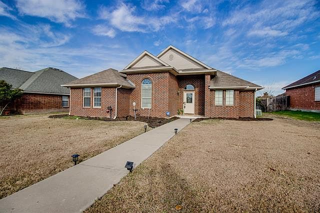 1st image of 1202 Louise Ln